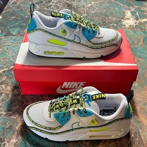 Brand new. In box. Air Max 90 Wms 9.5 Mens 8